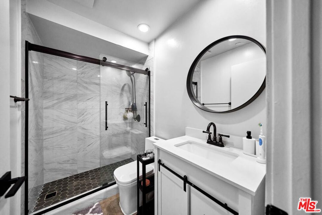 125 N Gale Dr Unit: 101