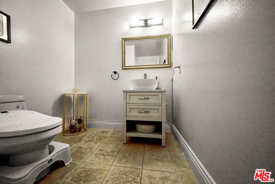 125 N Gale Dr Unit: 101