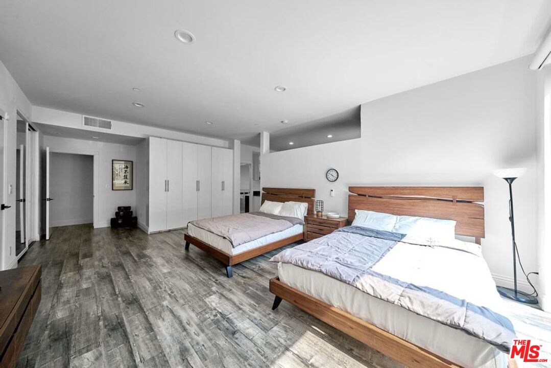 125 N Gale Dr Unit: 101