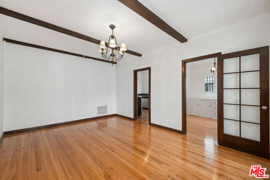 323 N MANSFIELD AVE