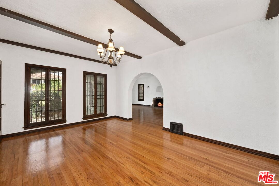 323 N MANSFIELD AVE