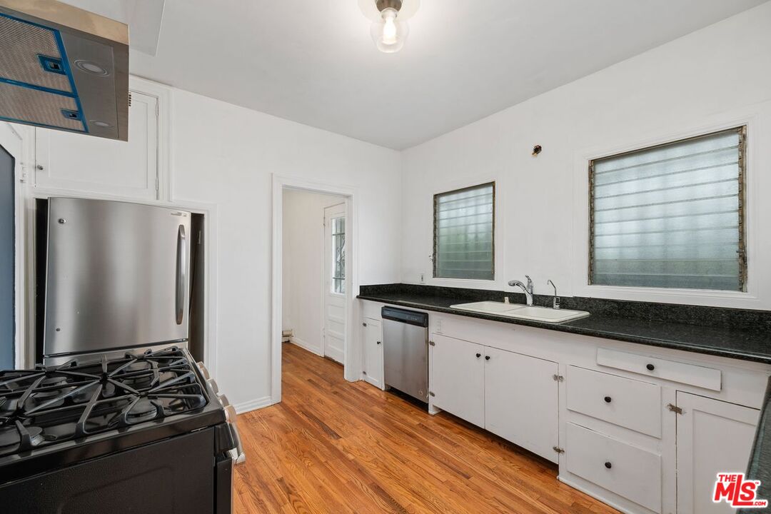 323 N MANSFIELD AVE
