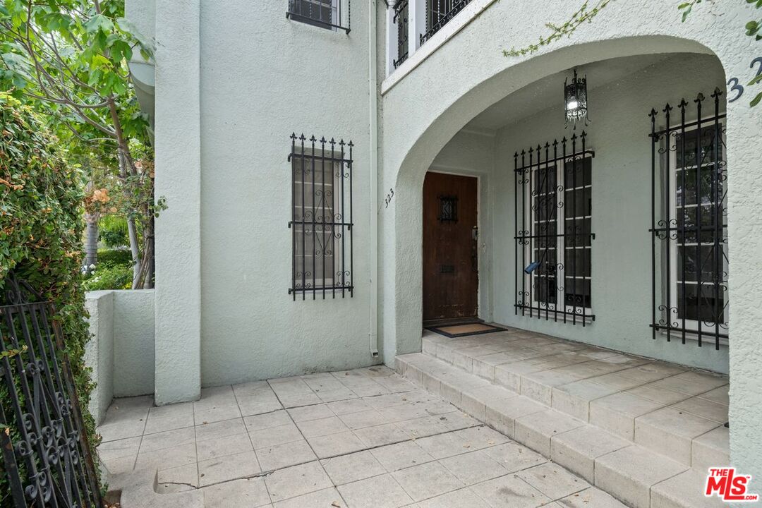 323 N MANSFIELD AVE