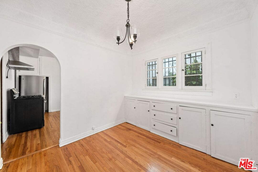 323 N MANSFIELD AVE