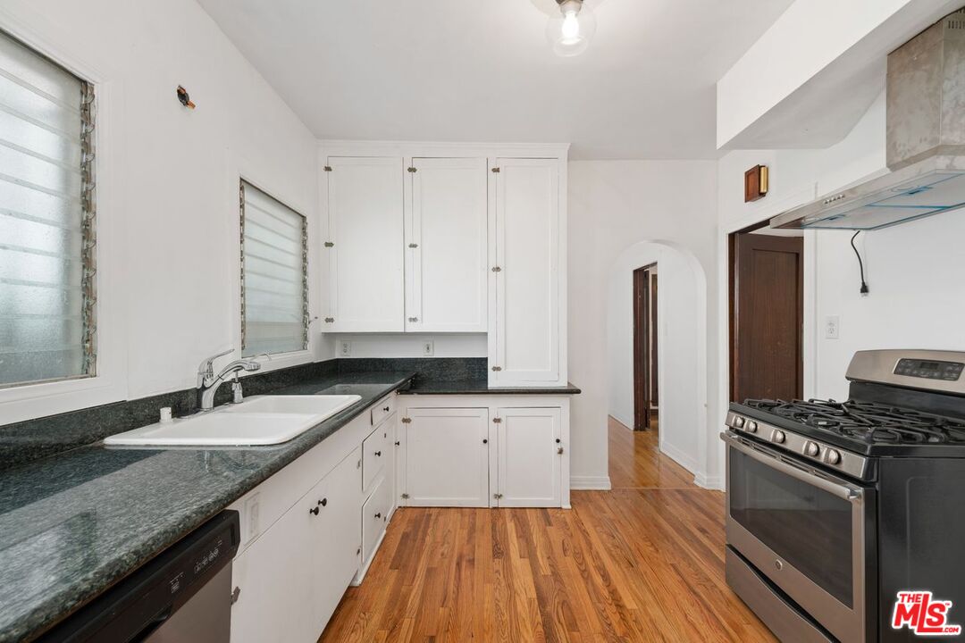 323 N MANSFIELD AVE