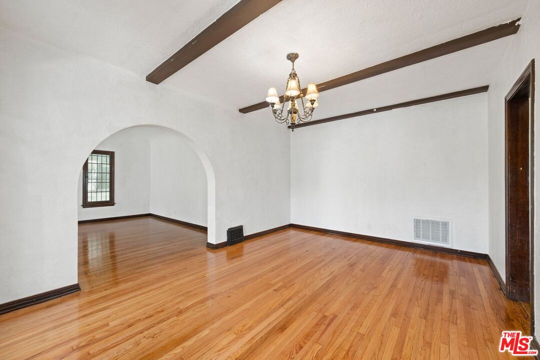 323 N MANSFIELD AVE