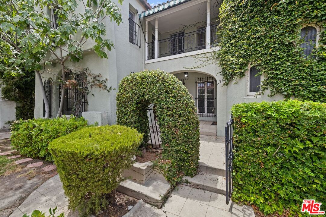 323 N MANSFIELD AVE