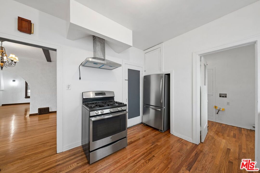 323 N MANSFIELD AVE