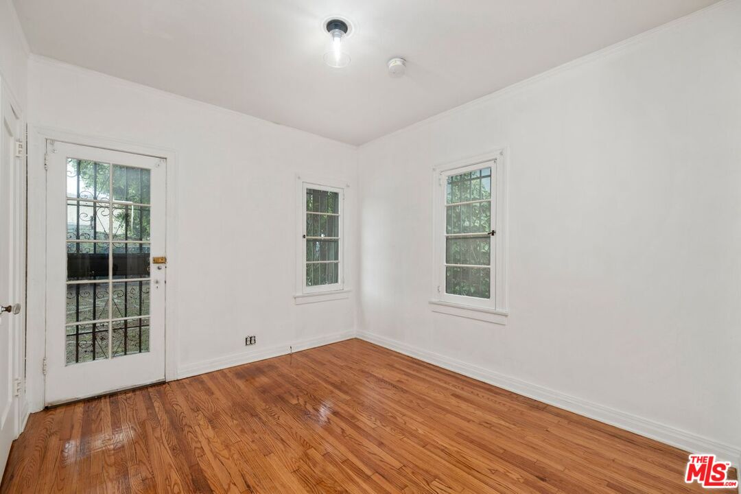 323 N MANSFIELD AVE