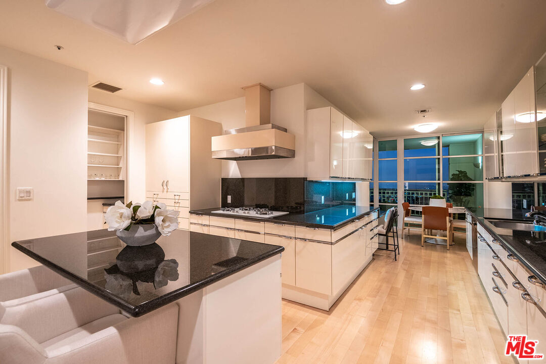 10380 Wilshire Blvd Unit: 1403