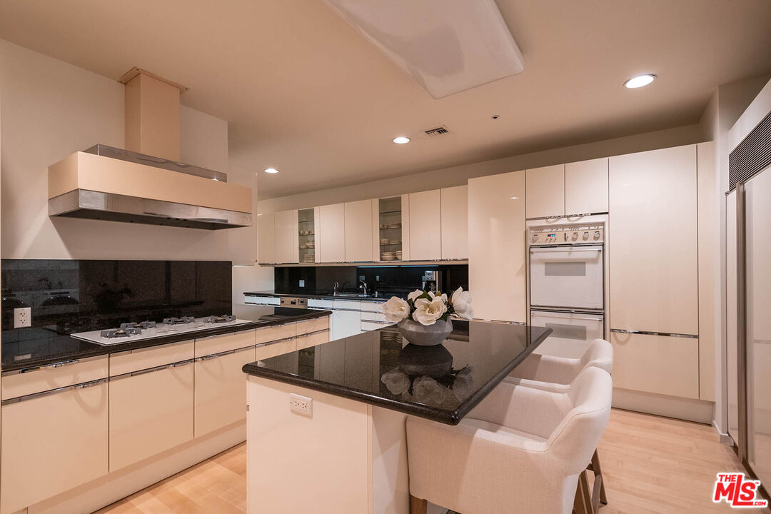 10380 Wilshire Blvd Unit: 1403