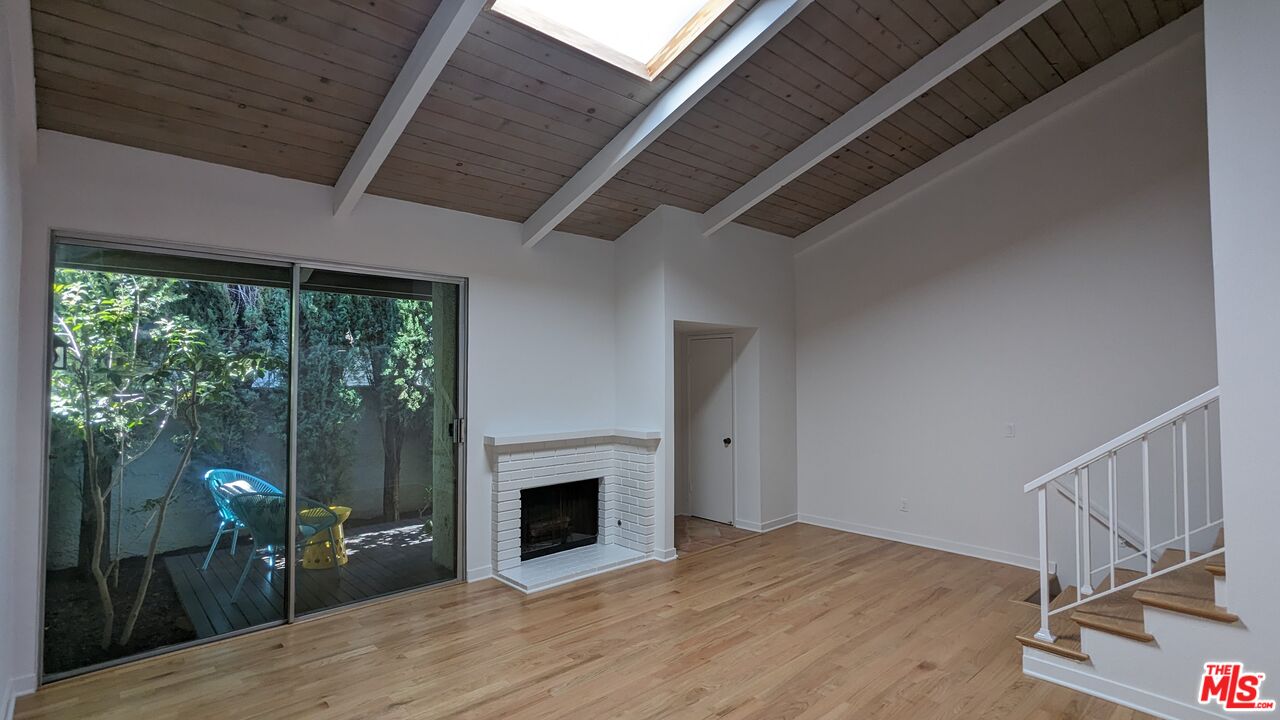 11750 Moorpark St Unit: E