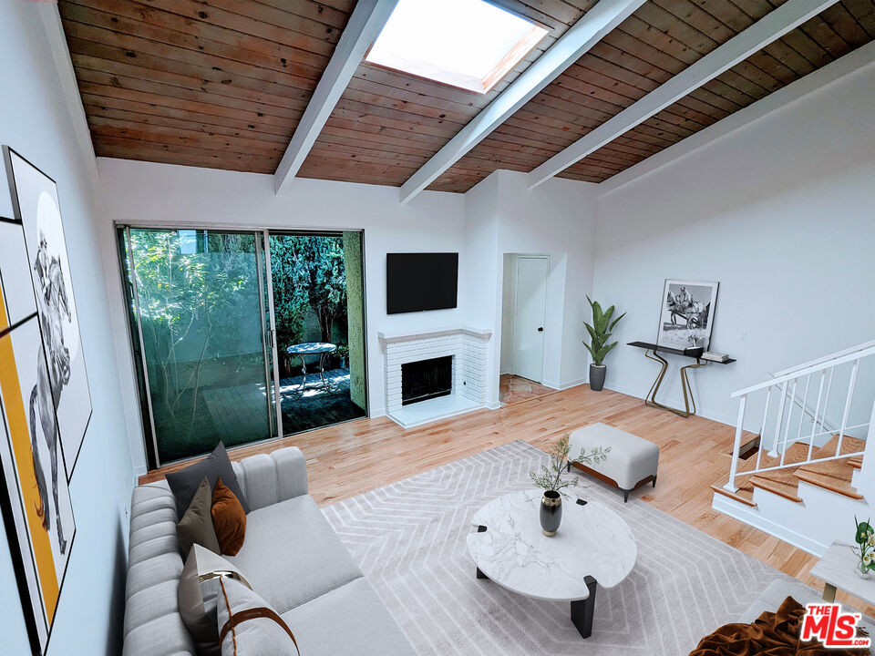 11750 Moorpark St Unit: E