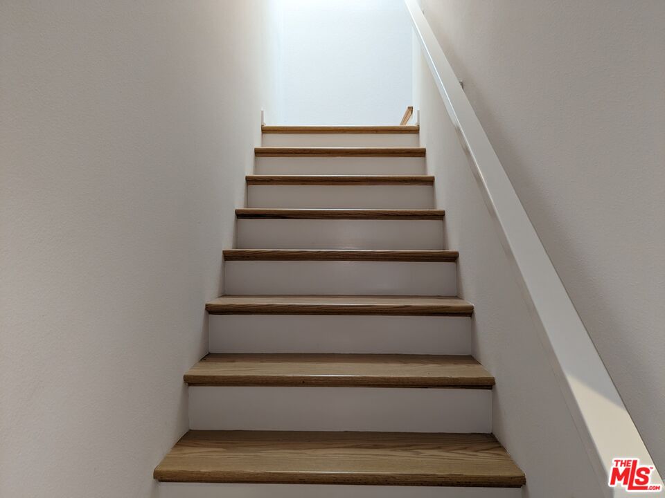 11750 Moorpark St Unit: E