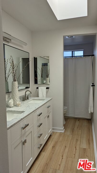 11750 Moorpark St Unit: E