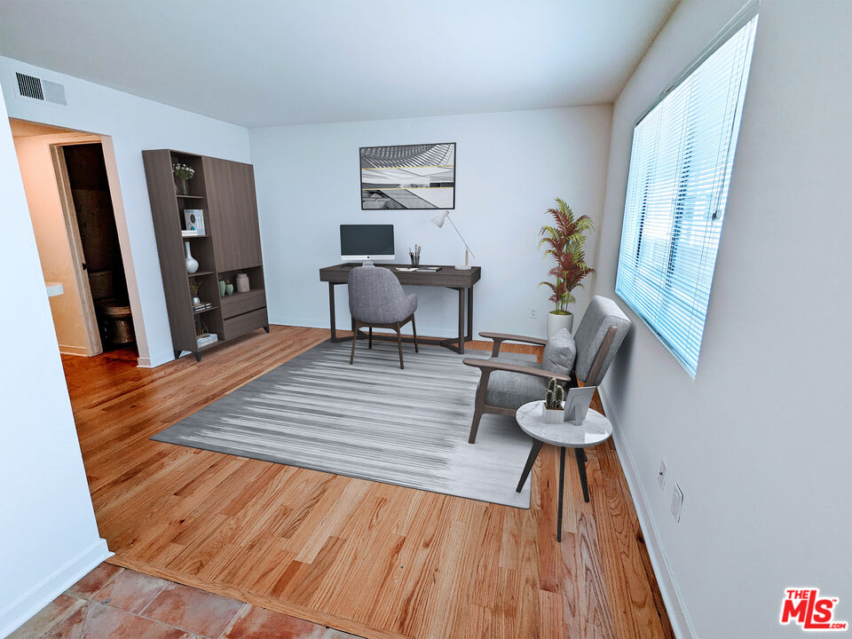 11750 Moorpark St Unit: E