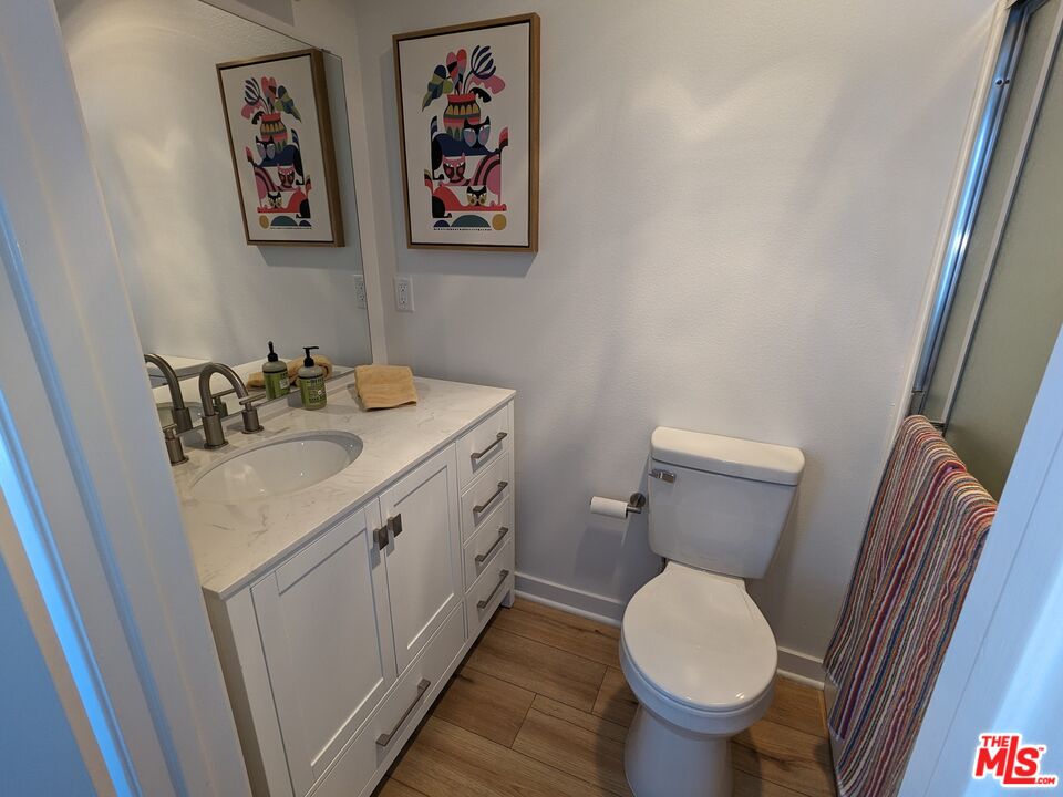 11750 Moorpark St Unit: E