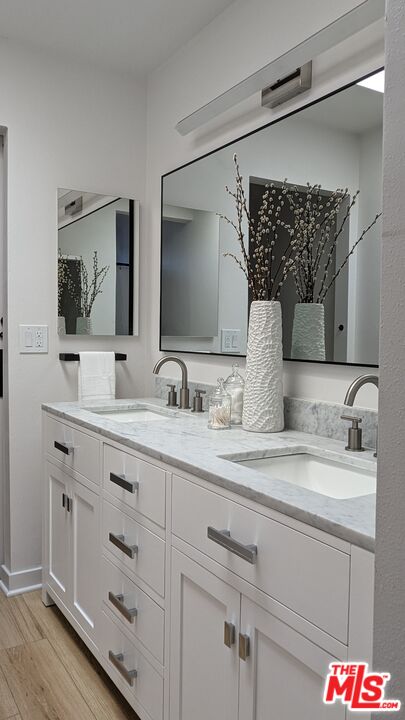 11750 Moorpark St Unit: E