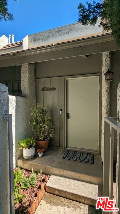 11750 Moorpark St Unit: E