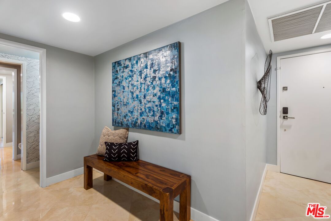 851 N Kings Rd Unit: 104