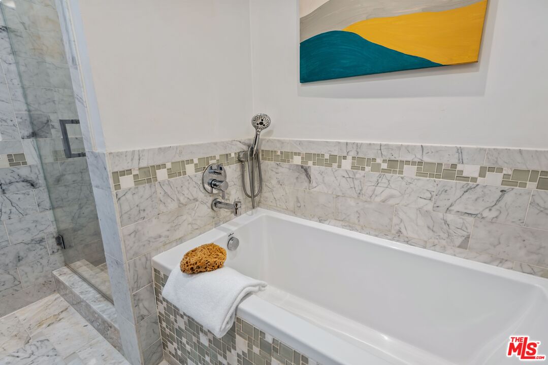 851 N Kings Rd Unit: 104