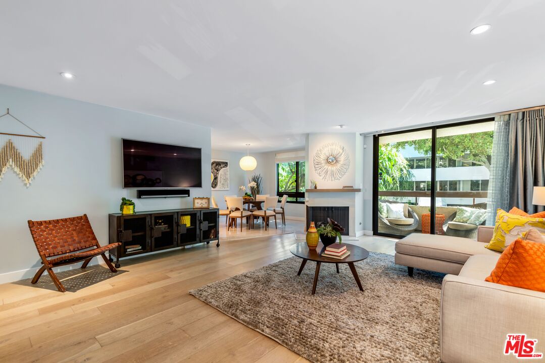 851 N Kings Rd Unit: 104