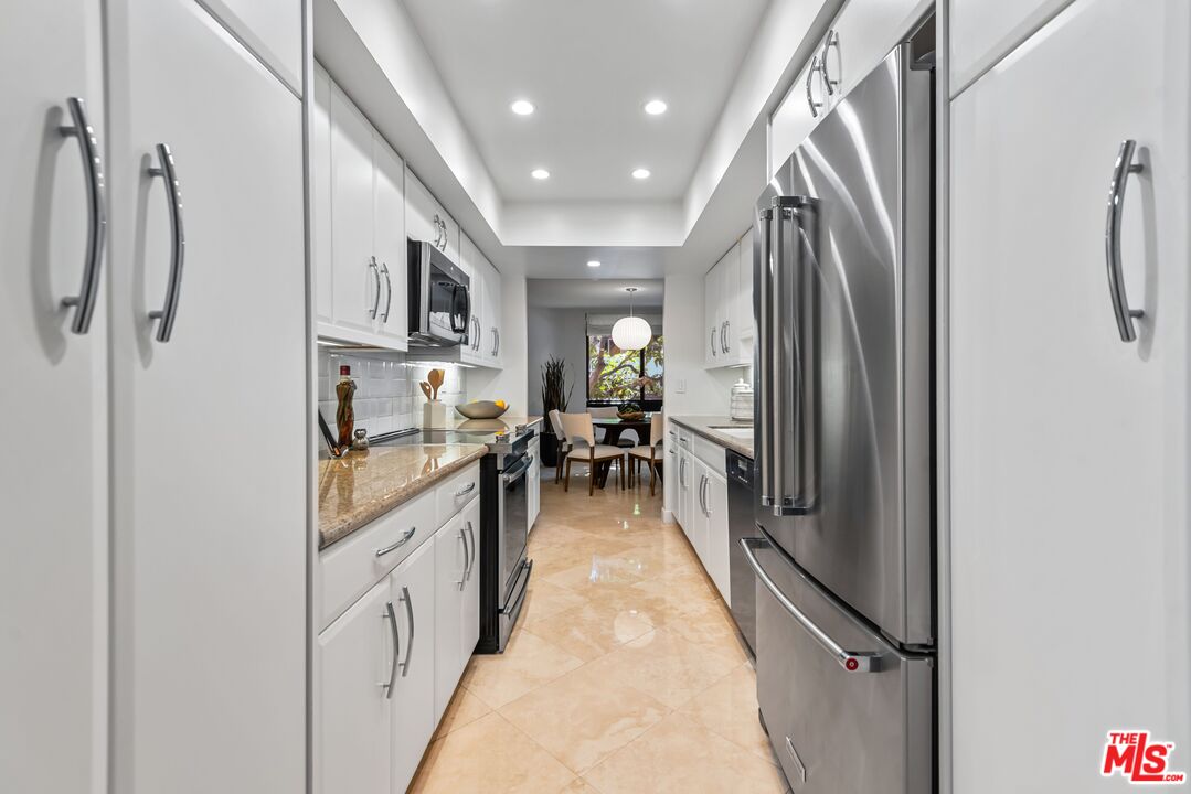 851 N Kings Rd Unit: 104