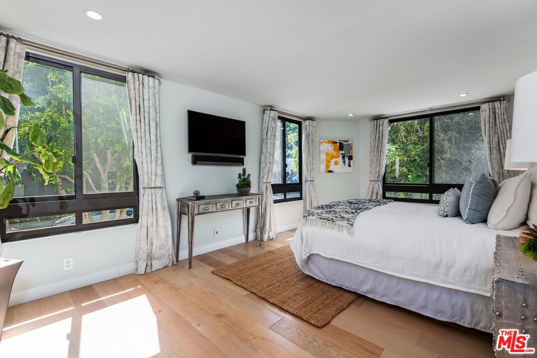 851 N Kings Rd Unit: 104