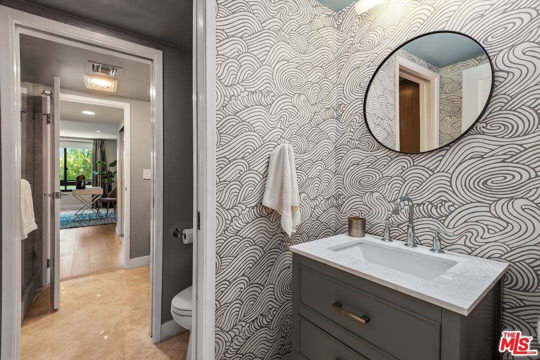 851 N Kings Rd Unit: 104