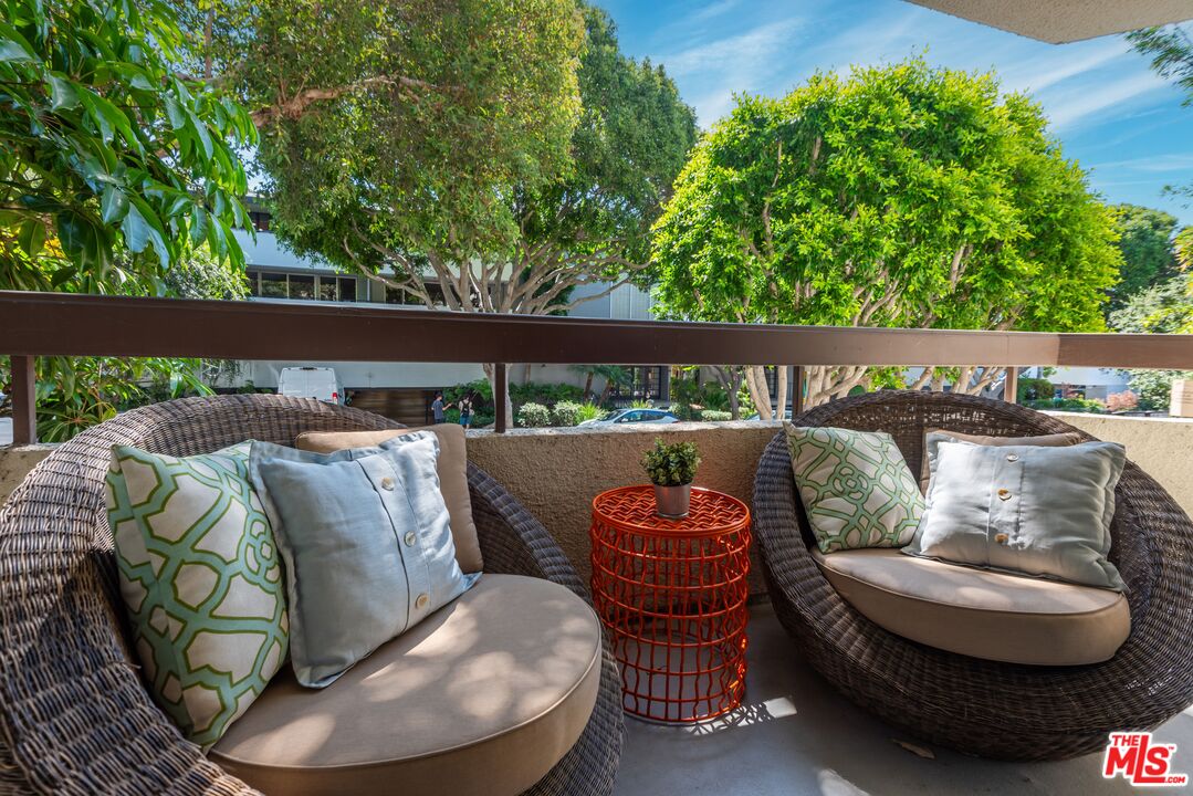 851 N Kings Rd Unit: 104