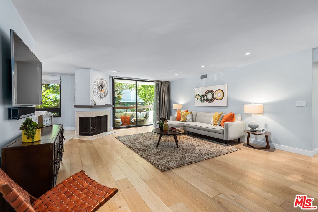 851 N Kings Rd Unit: 104