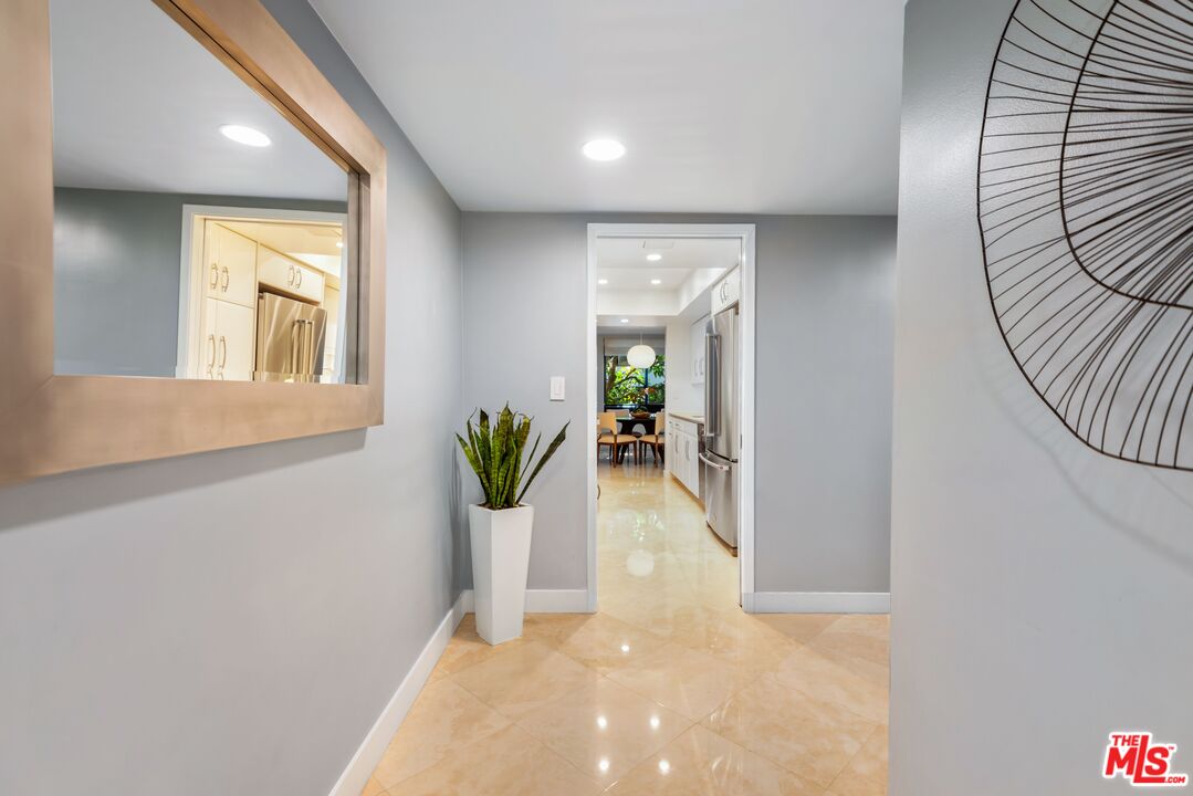 851 N Kings Rd Unit: 104