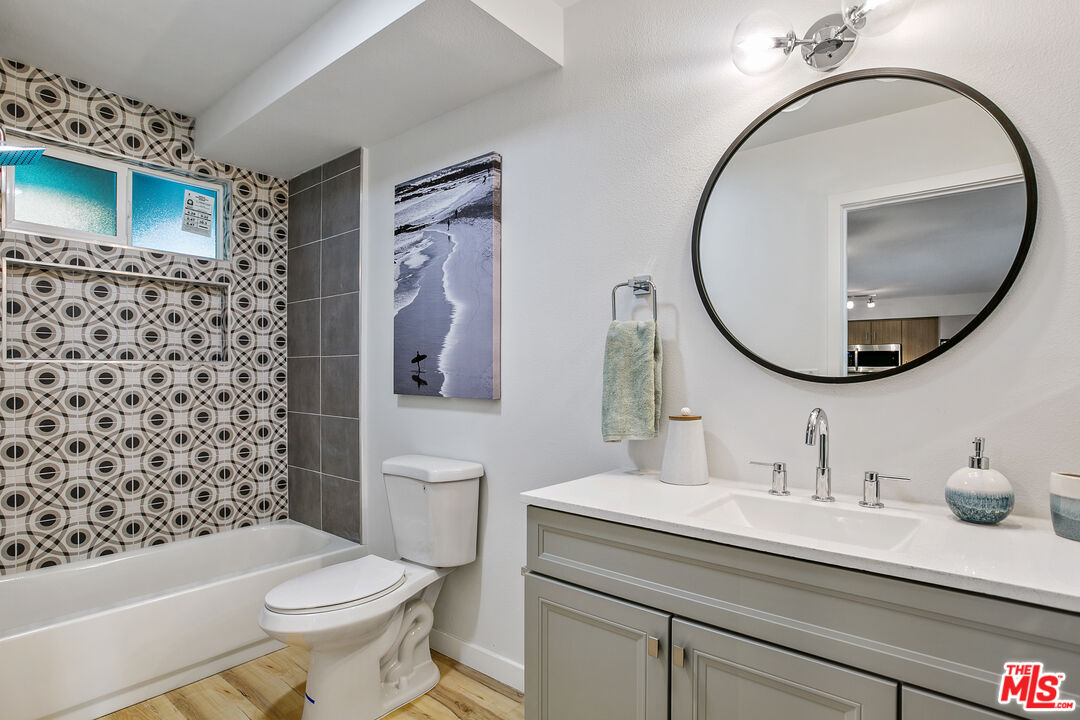 6640 Woodley Ave Unit: 215