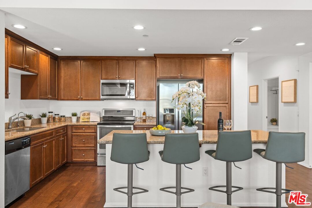 428 W Main St Unit: 2E