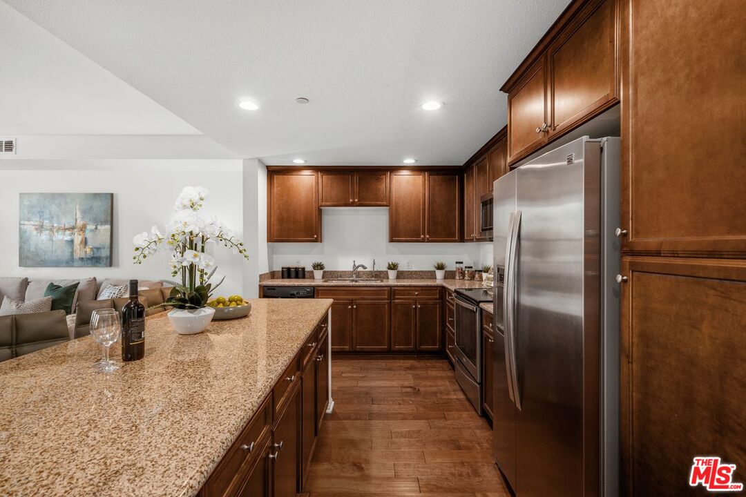 428 W Main St Unit: 2E