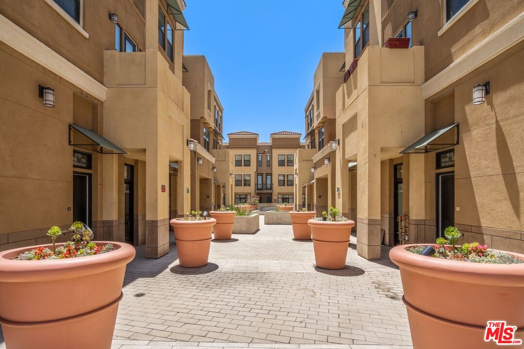 428 W Main St Unit: 2E