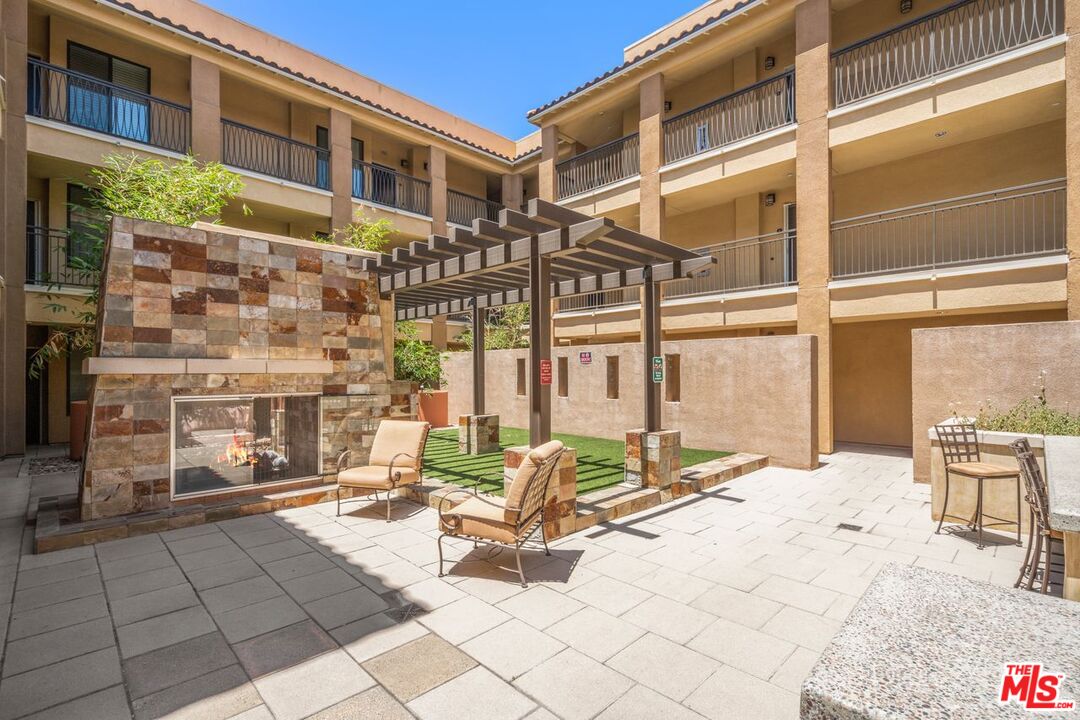 428 W Main St Unit: 2E