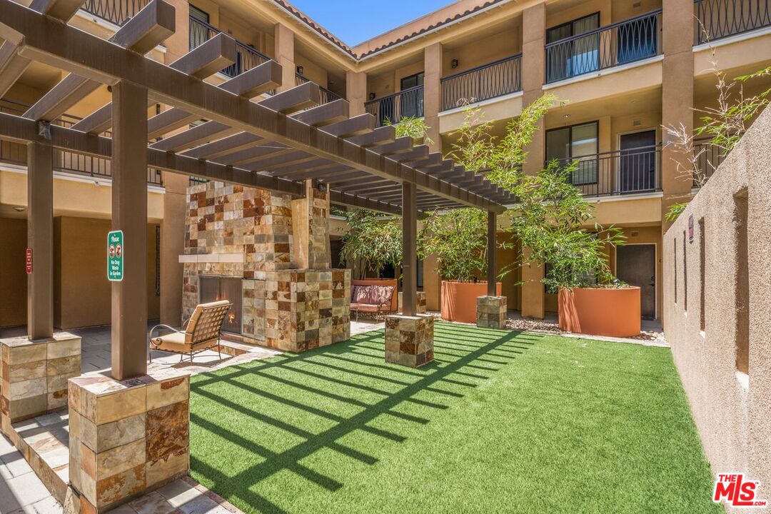 428 W Main St Unit: 2E