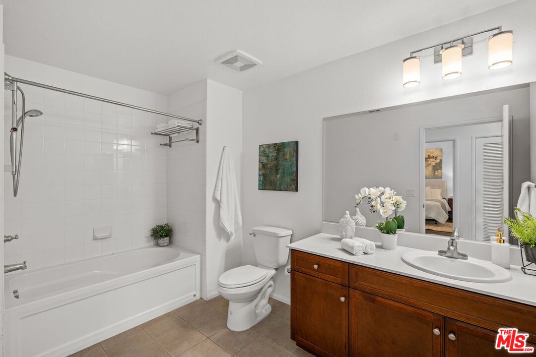 428 W Main St Unit: 2E