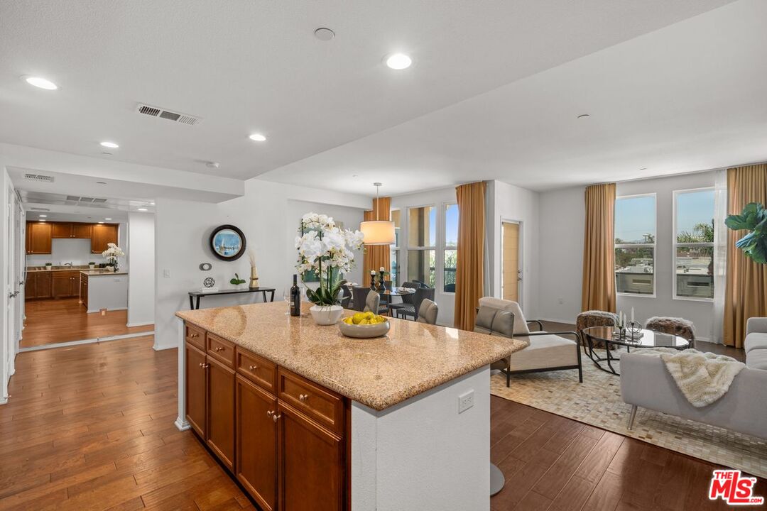 428 W Main St Unit: 2E