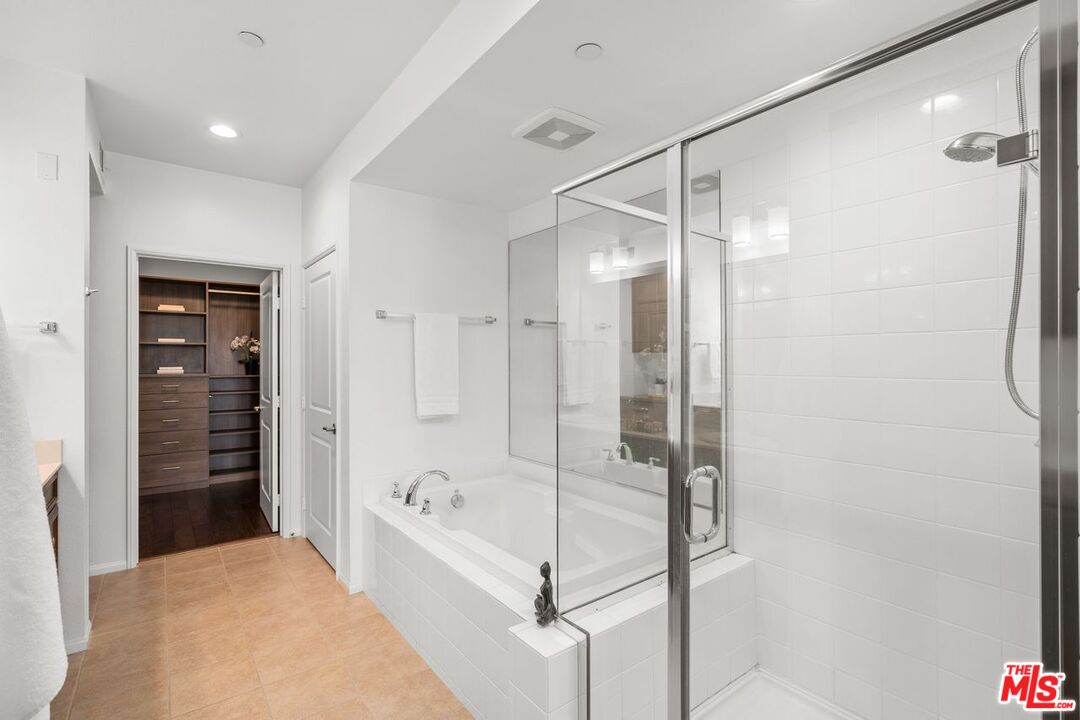 428 W Main St Unit: 2E