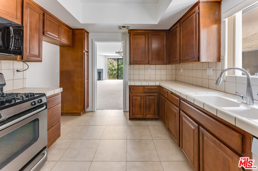 1936 Pelham Ave Unit: 201