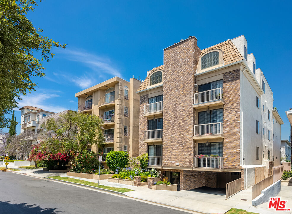 1936 Pelham Ave Unit: 201