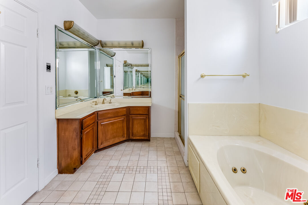 1936 Pelham Ave Unit: 201