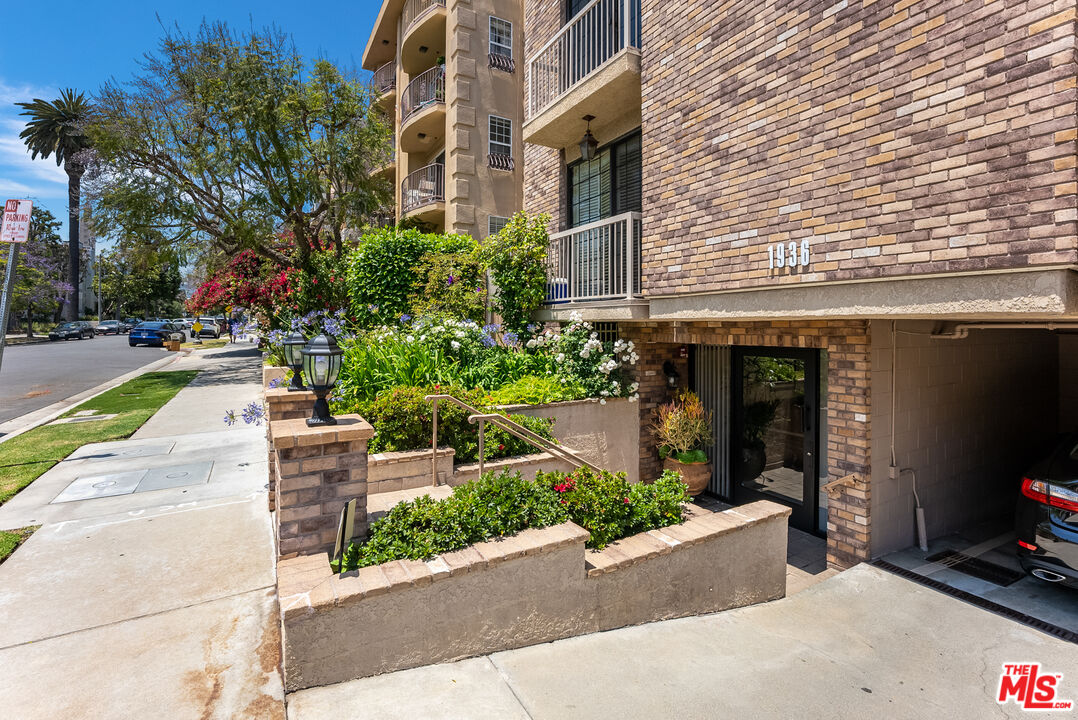 1936 Pelham Ave Unit: 201