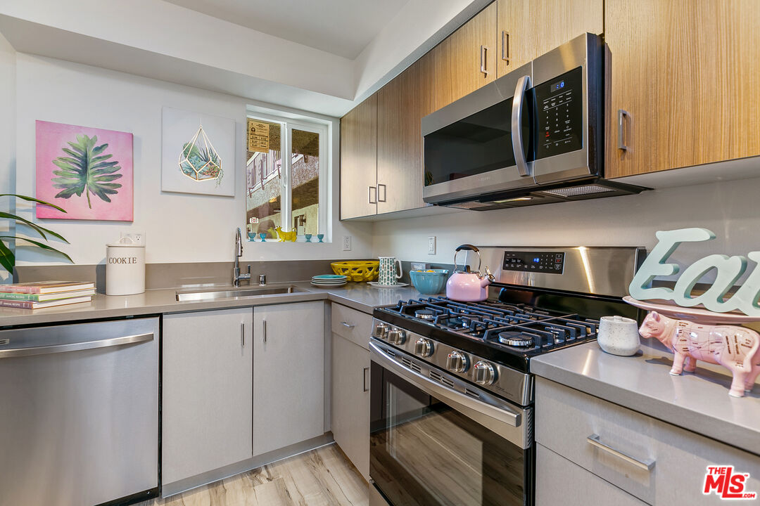 6640 Woodley Ave Unit: 113