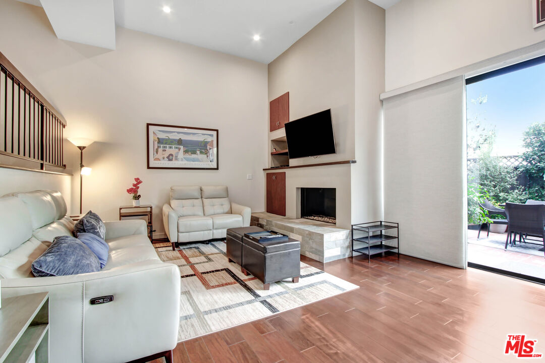 9303 Burton Way Unit: B