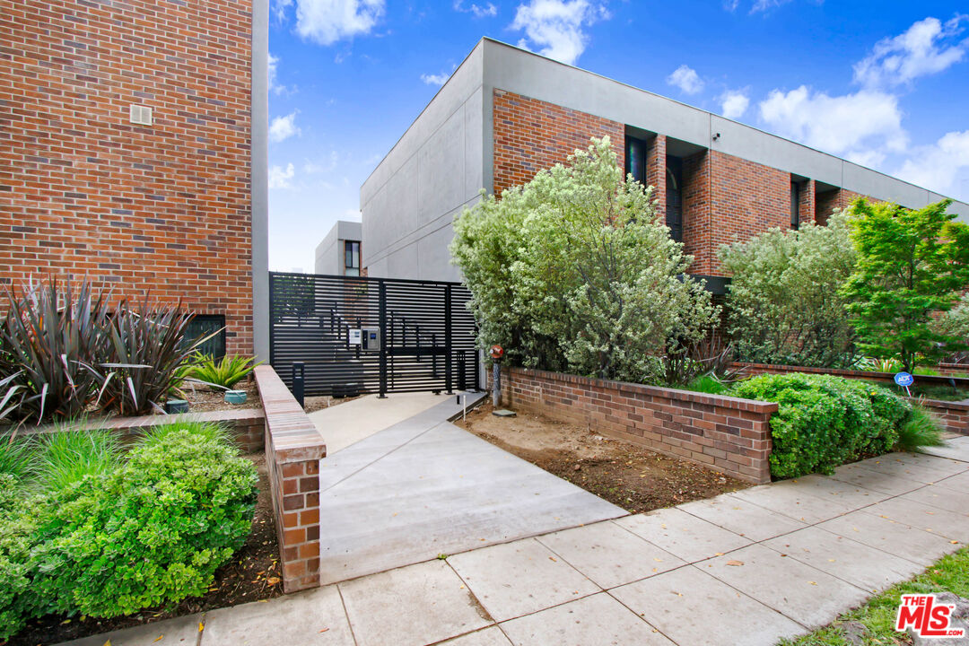 9303 Burton Way Unit: B