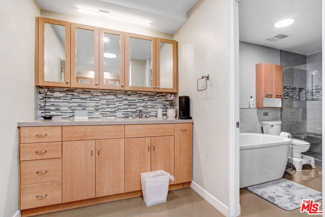 9303 Burton Way Unit: B