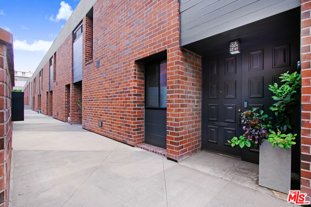 9303 Burton Way Unit: B